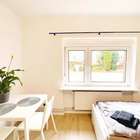 Alt - Monteursunterkunft - Einzelbetten - Gute Anbindung - Bettwäsche - B A